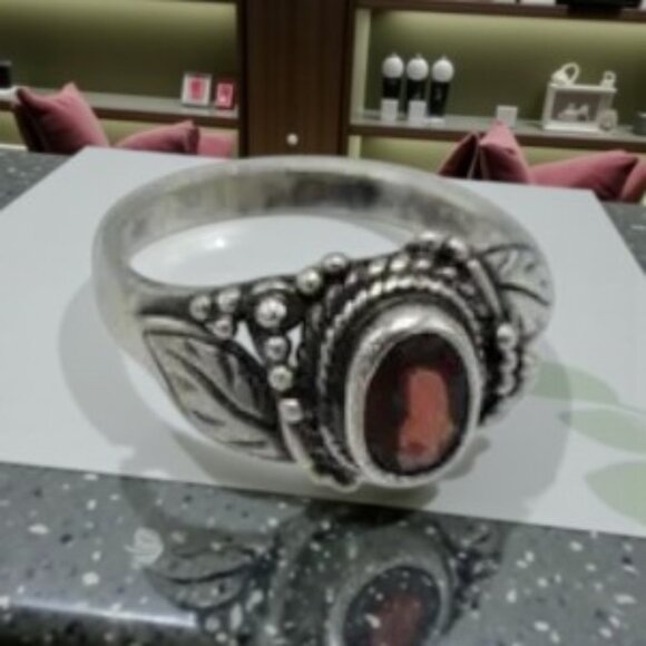 Sterling Silver & Garnet Ring Leaf & Ball Faceted Garnet 925 January Birthstone - Picture 1 of 6